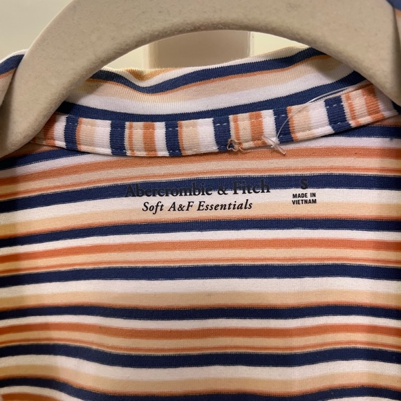 Abercrombie top - Picture 3 of 3